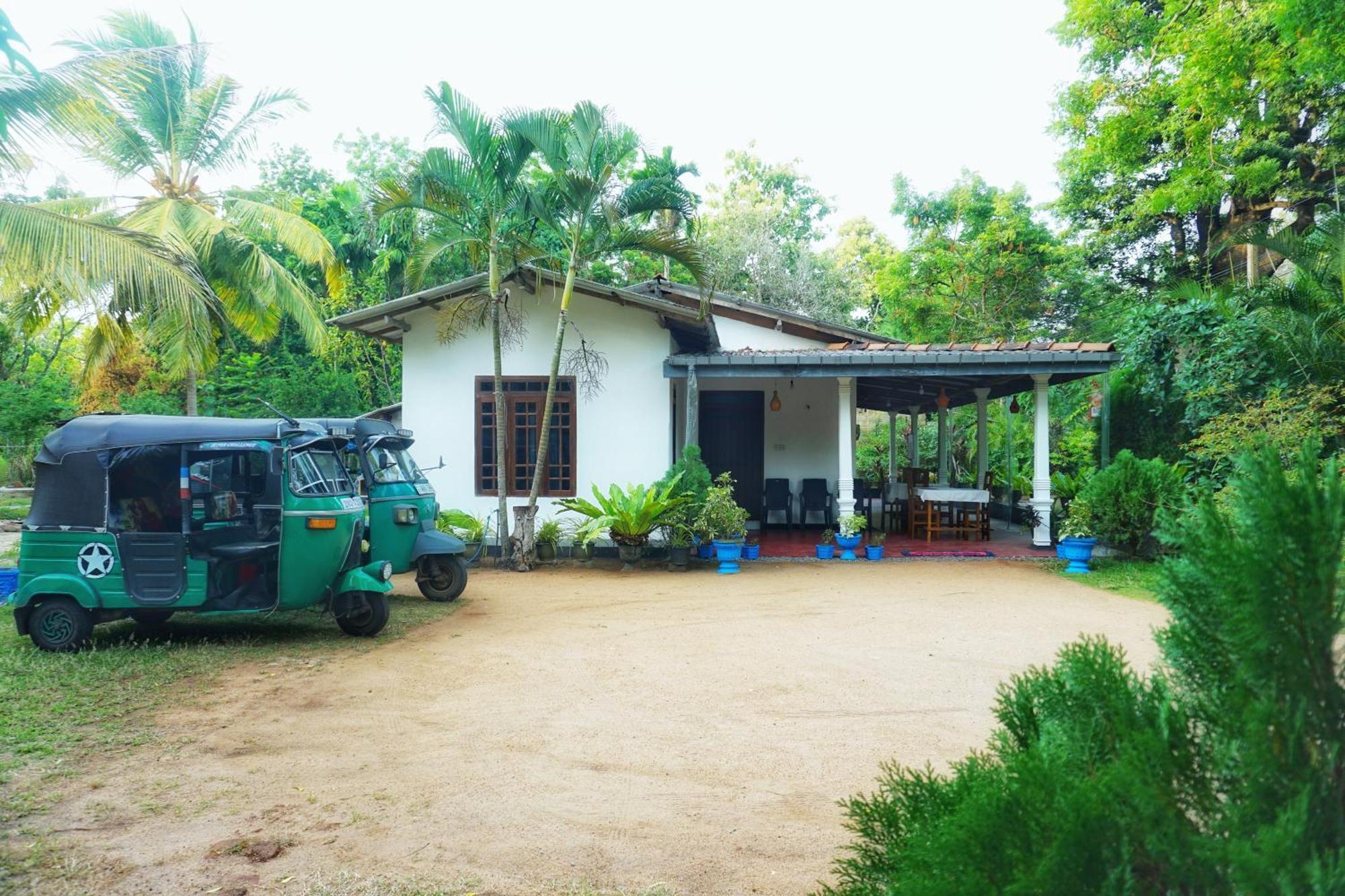 Sashini Homestay Szigirija Kültér fotó